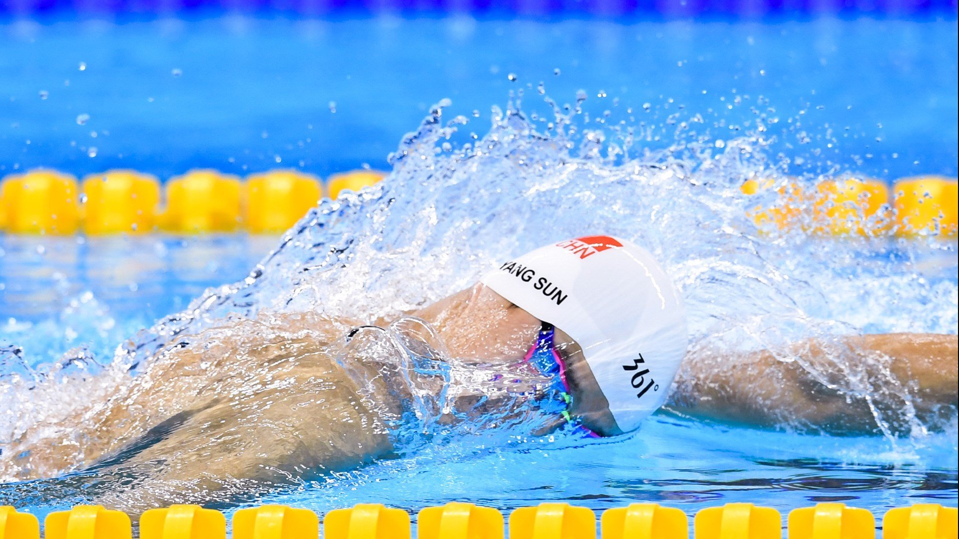 中国花样滑冰新星闪耀国际赛场，双人滑组合斩获大奖赛金牌