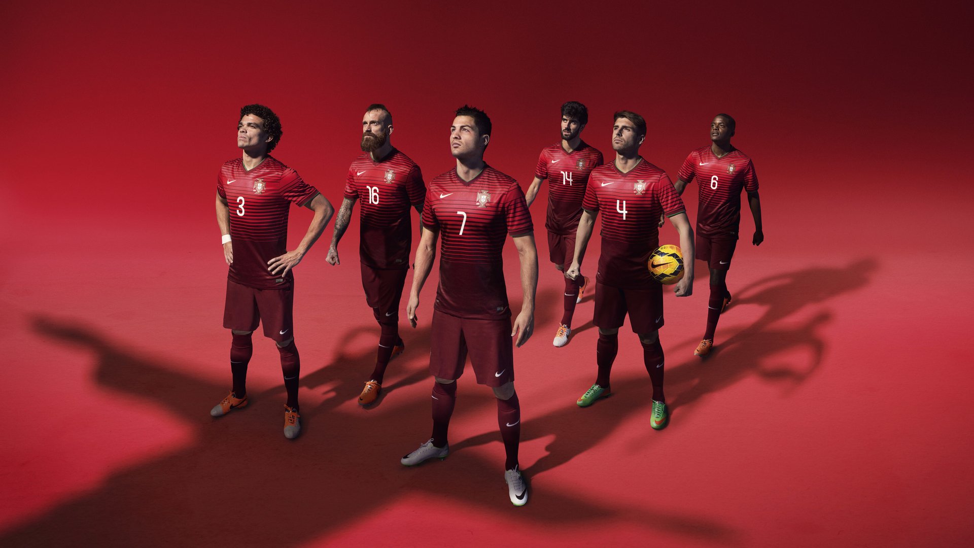 2026年世界杯预选赛激战正酣，多支豪门球队提前锁定席位，亚洲区竞争白热化